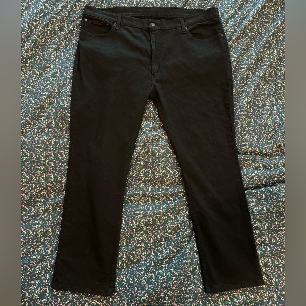 Levi’s 511 slim fit men’s jeans in black. 42 w 30 l